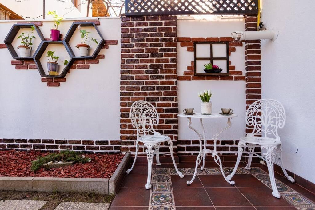 Cozy House With Nice Garden In Heart Of City Center Villa Cluj-Napoca Exterior photo