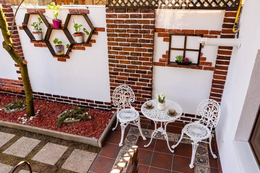Cozy House With Nice Garden In Heart Of City Center Villa Cluj-Napoca Exterior photo